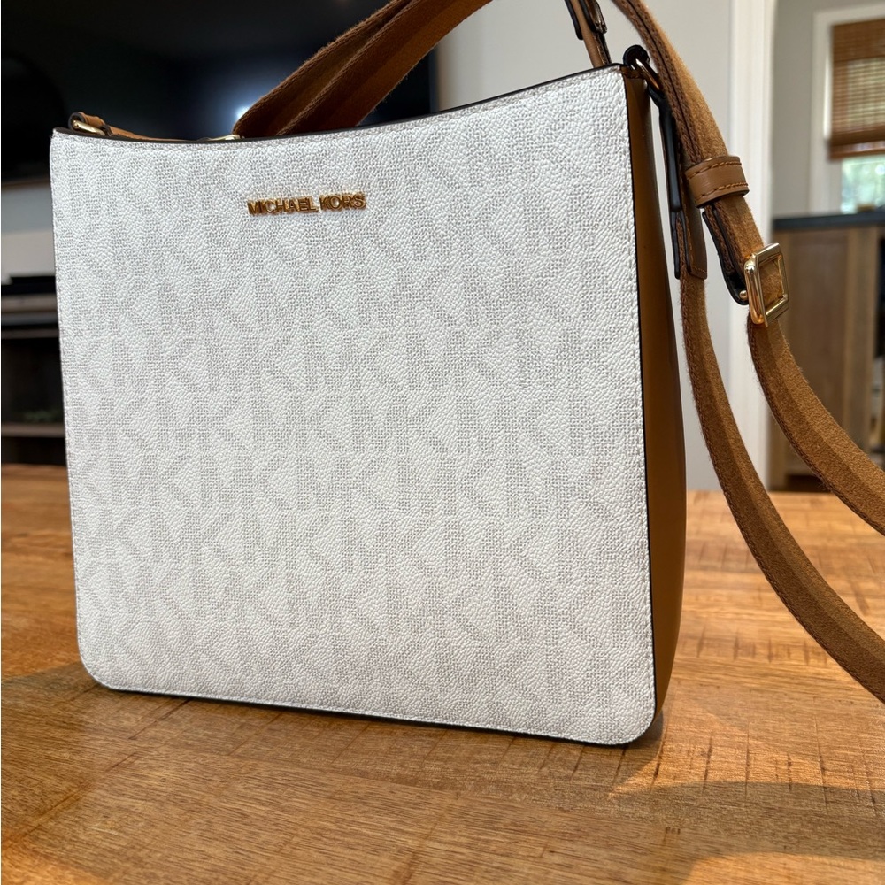 Michael Kors White and Tan Small Messanger Bag Spring/Summer